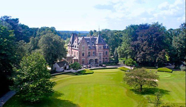 Le château des 7 Fontaines vu depuis le parcours